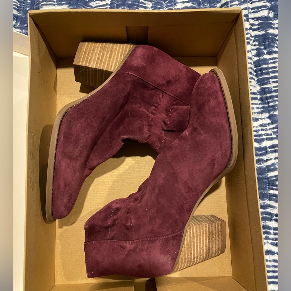 Jessica Simpson burgundy booties